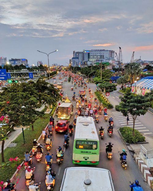 Crossing Vietnam Streets Ho Chi Minh City Traffic